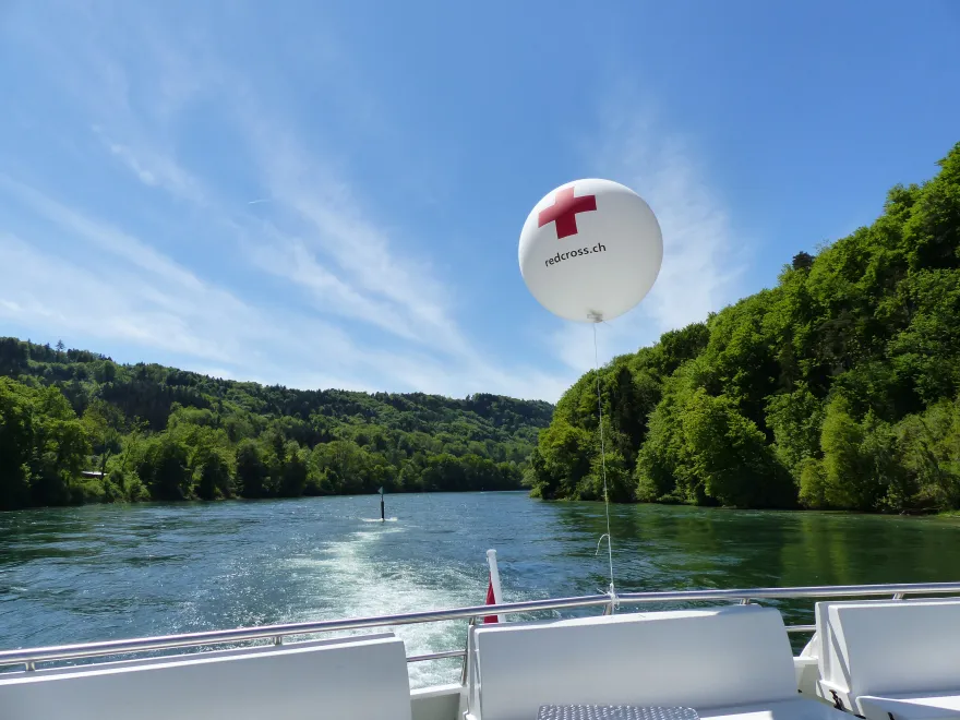 SRK BAllon auf dem Rhein